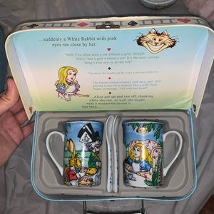 ALICE in Wonderland! Brand New tea set with spoons